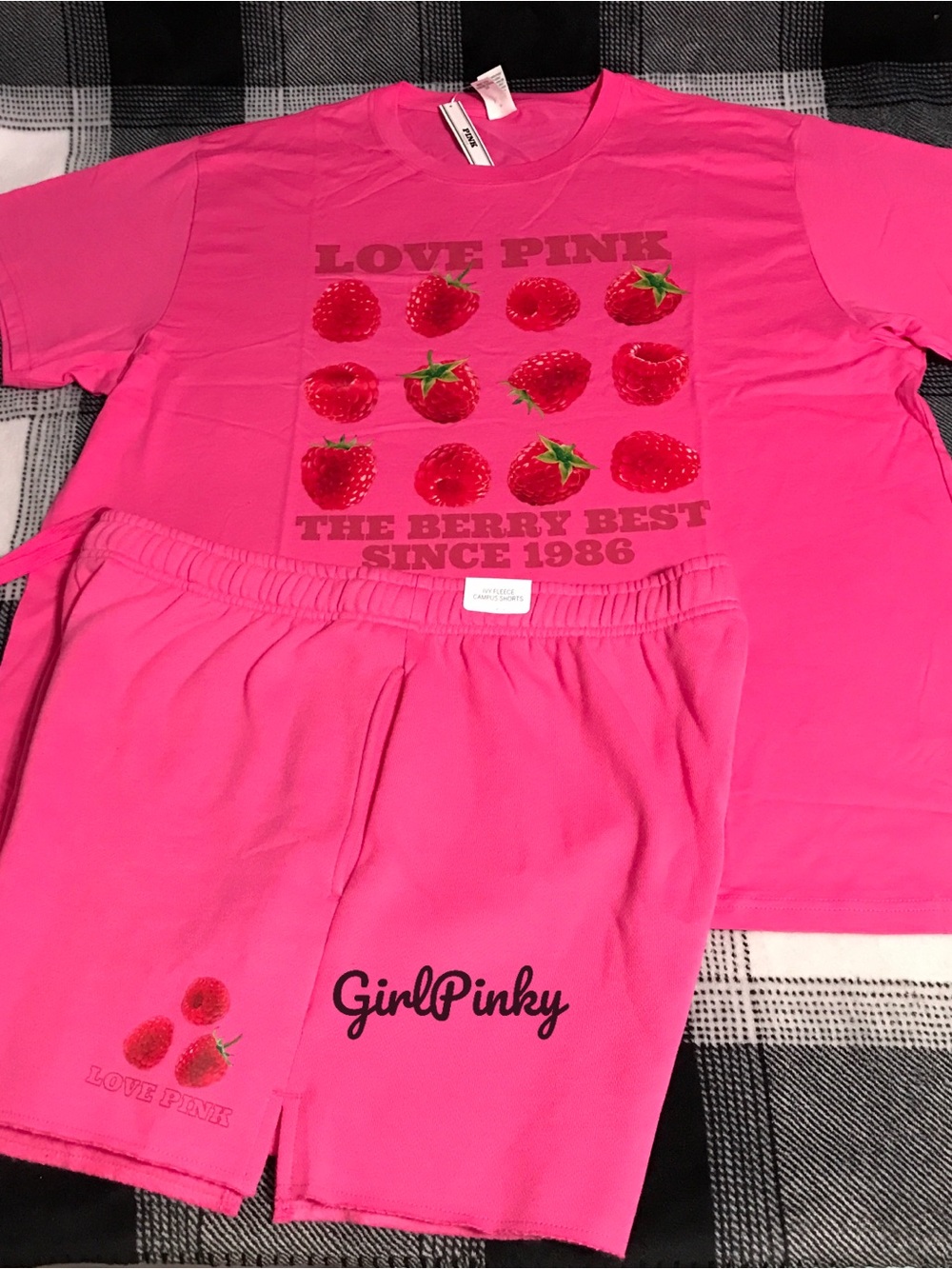 VS PINK IVY FLEECE CAMPUS SHORTS & SS CAMPUS TEE WITH BERRY BEST BERRIES LOGO